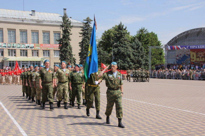 Новости моздока северная осетия. Моздок 2022. Парад Победы в Моздоке. Моздок Главная площадь.