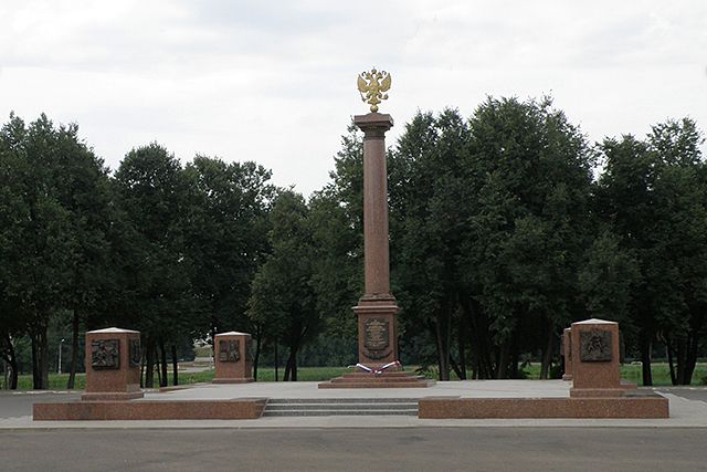 Город воинской великие луки. Город Великие Луки город воинской славы. Стела «город воинской славы» (Луга).