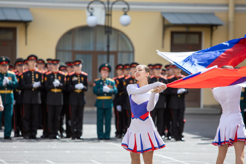 Парад Победы 2024 в Санкт-Петербурге фото суворовцы.