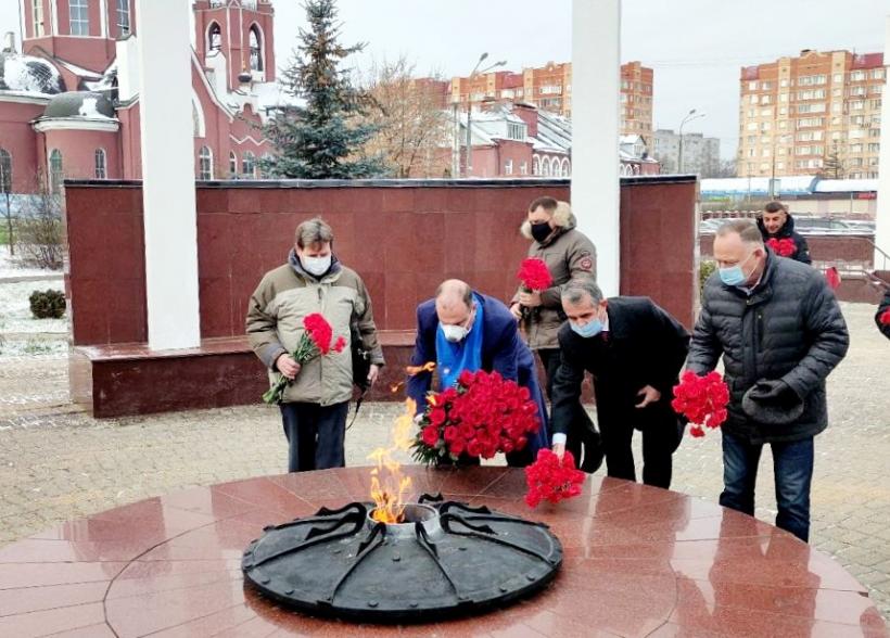 Огонь памяти в Тымовской. Мемориал к 25 летию битвы под Москвой. Огонь памяти в Байкалово. Елфимов память из пламени.