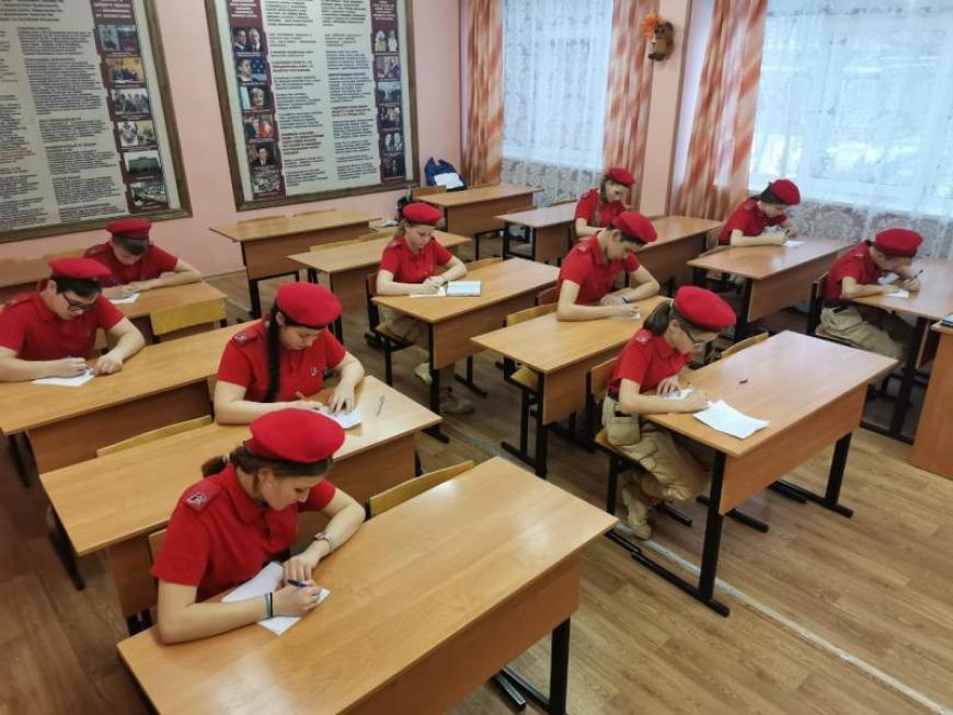 Новогодняя акция «Письмо солдату» прошла в Дмитровской школе №1 ...