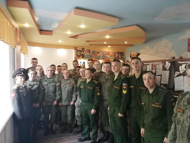 Военнослужащие на выставке "БОЕВОГО БРАТСТВА"