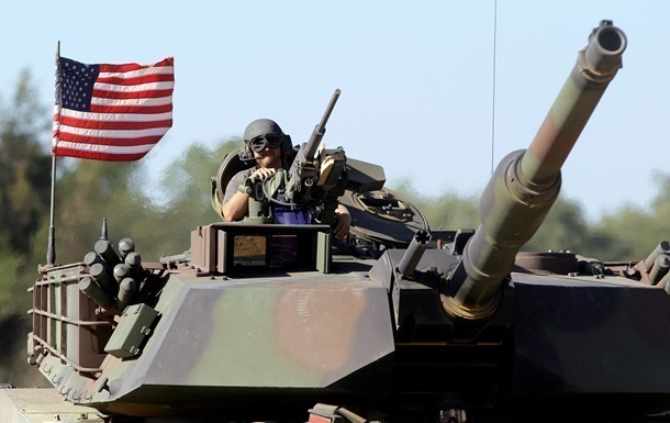 Латвия начала переговоры с США о размещении в стране тяжелой военной техники