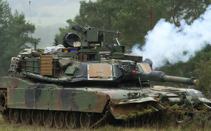 США перекрашивают свои танки под российские леса